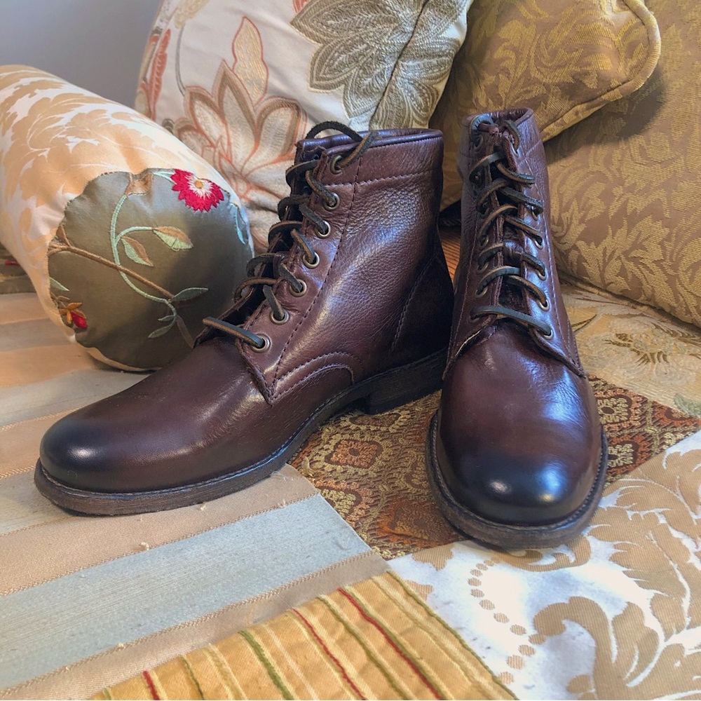 New Frye Tyler Rich Brown Ankle Books